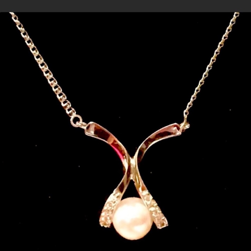 14K Gold and Genuine Pearl necklace with Genuine Diamonds - Picture 4 of 4